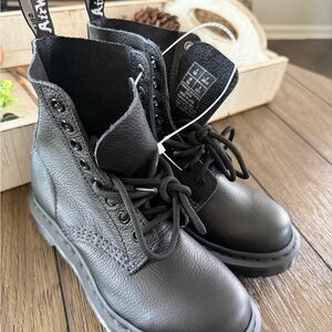 Dr. Martens black leather combat boots woman’s US 4
